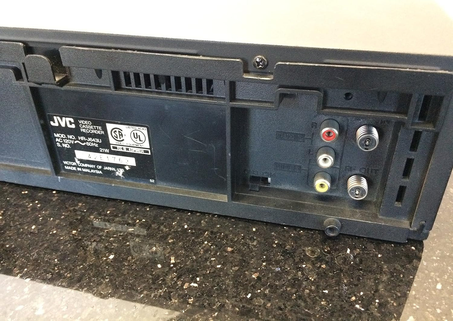 JVC HR-J643U 4-Head Hi-Fi Stereo VHS VCR Player
