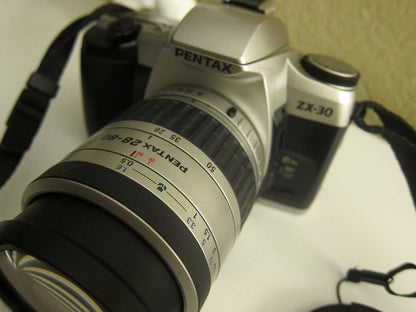 Pentax ZX-30 Quartz Date 35mm SLR Camera Kit