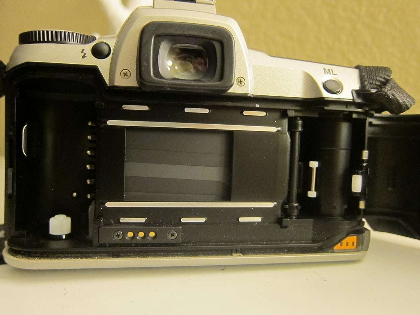 Pentax ZX-30 Quartz Date 35mm SLR Camera Kit
