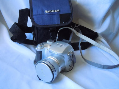Fujifilm V-4401 FinePix 3800 3MP Digital Camera