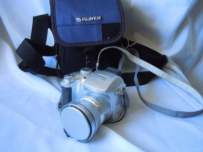 Fujifilm V-4401 FinePix 3800 3MP Digital Camera