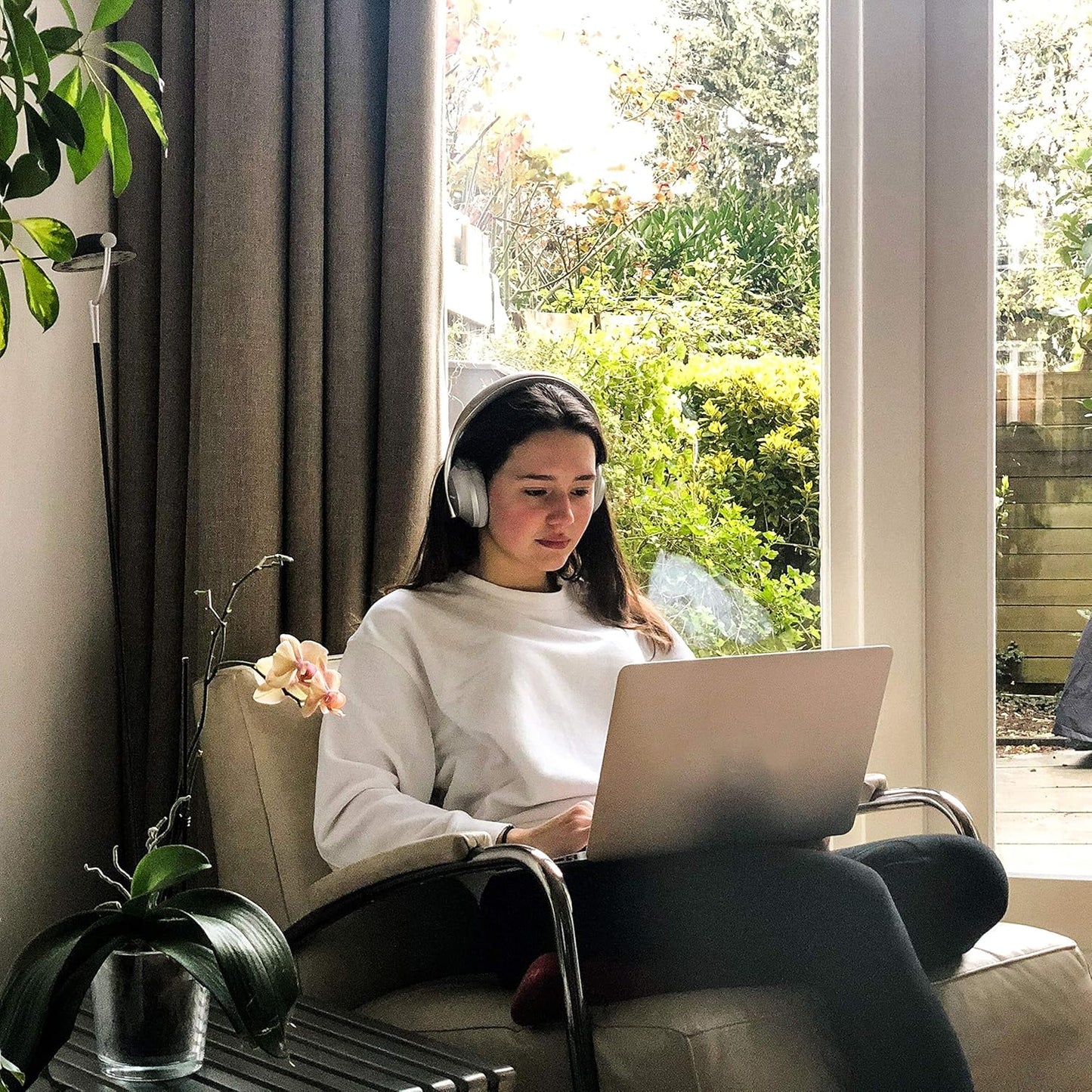 Bose 794297-0300-cr Noise Cancelling Headphones 700 Silver Renewed