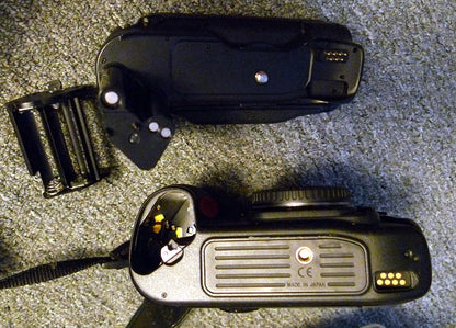 Nikon F100 35mm SLR Film Camera Body